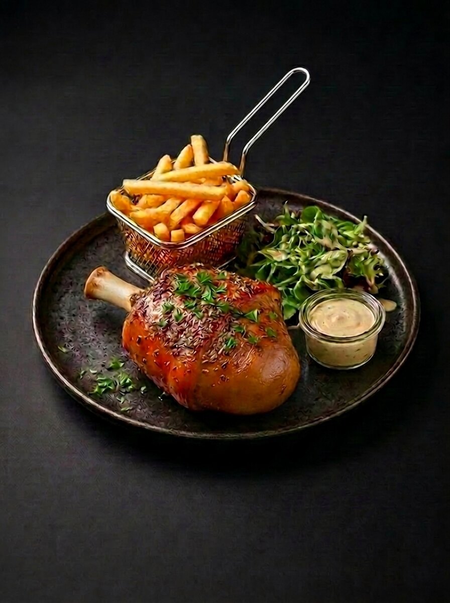 Belgische klassieker met vlees, frieten en salade